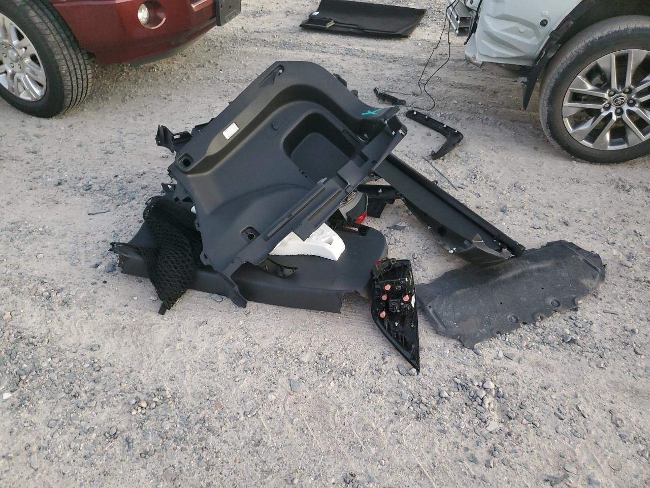 2022 TOYOTA RAV4 XLE PREMIUM VIN:2T3C1RFV8NW228767