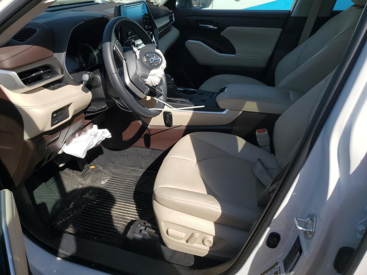 2022 TOYOTA HIGHLANDER XLE VIN:5TDGZRAH9NS092131