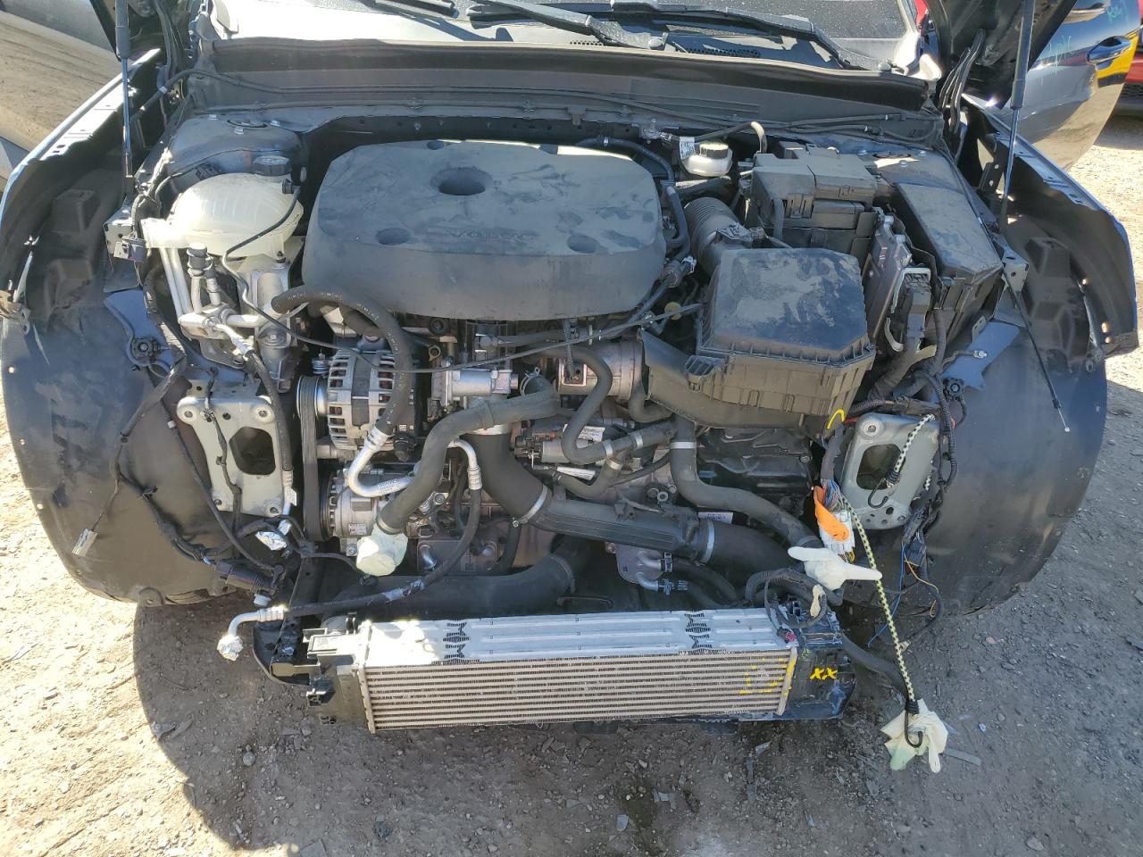 2022 VOLVO XC40 T5 R-DESIGN VIN:YV4162UM5N2695970