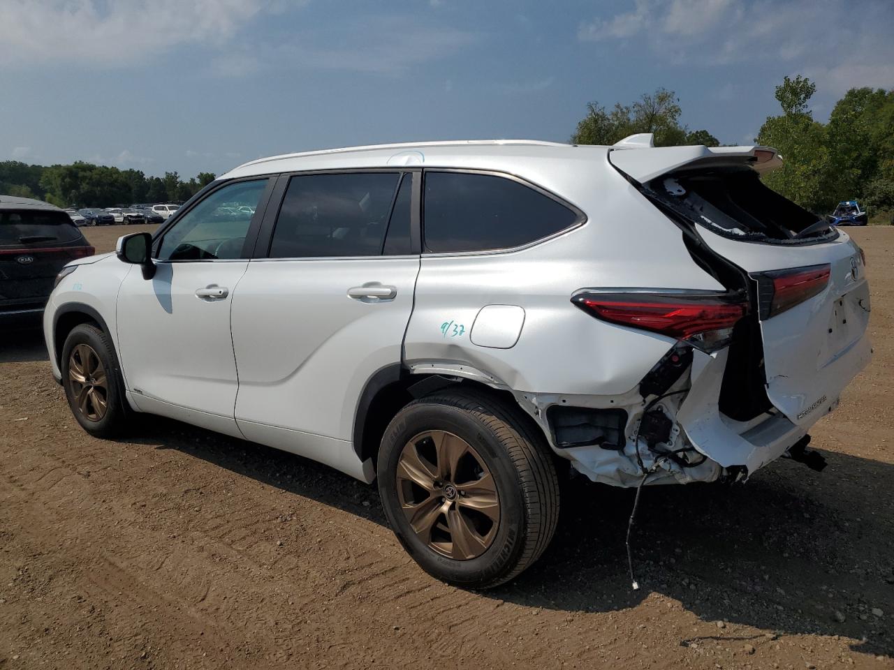 2023 TOYOTA HIGHLANDER HYBRID BRONZE EDITION VIN:5TDABRCH2PS563787