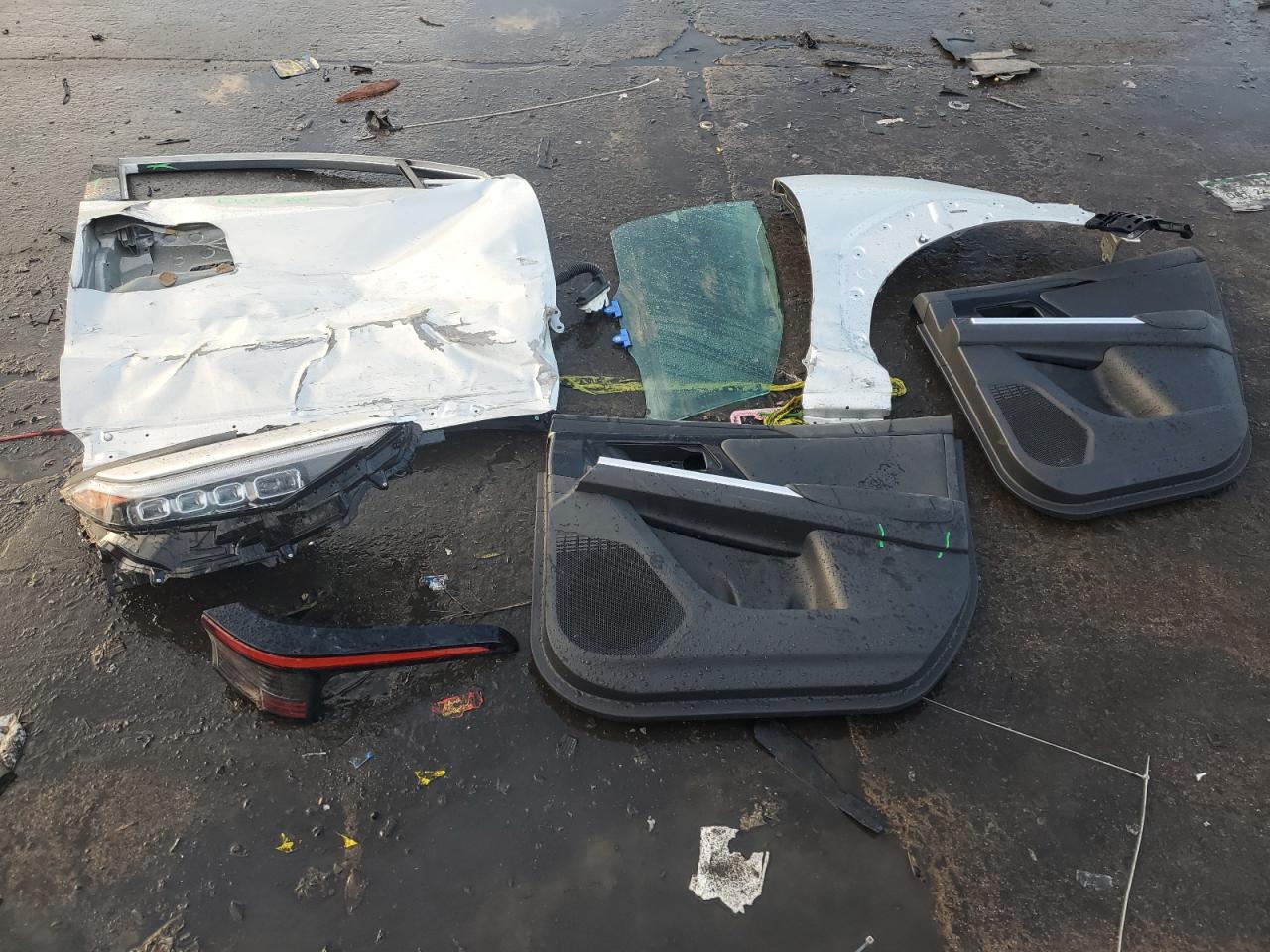 2024 TOYOTA BZ4X XLE VIN:JTMABACA5RA072490