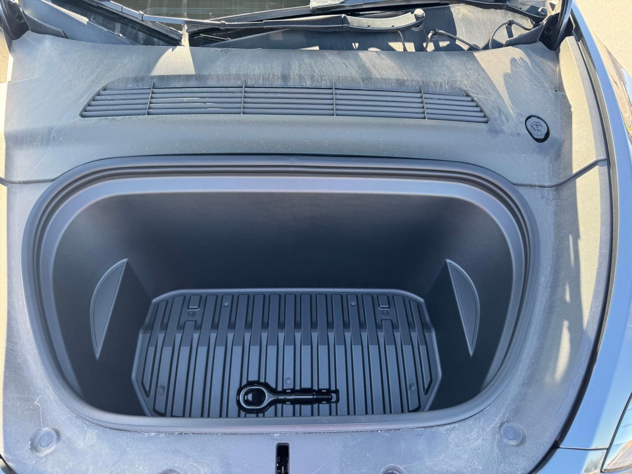 2023 TESLA MODEL Y  VIN:7SAYGDED4PF940897