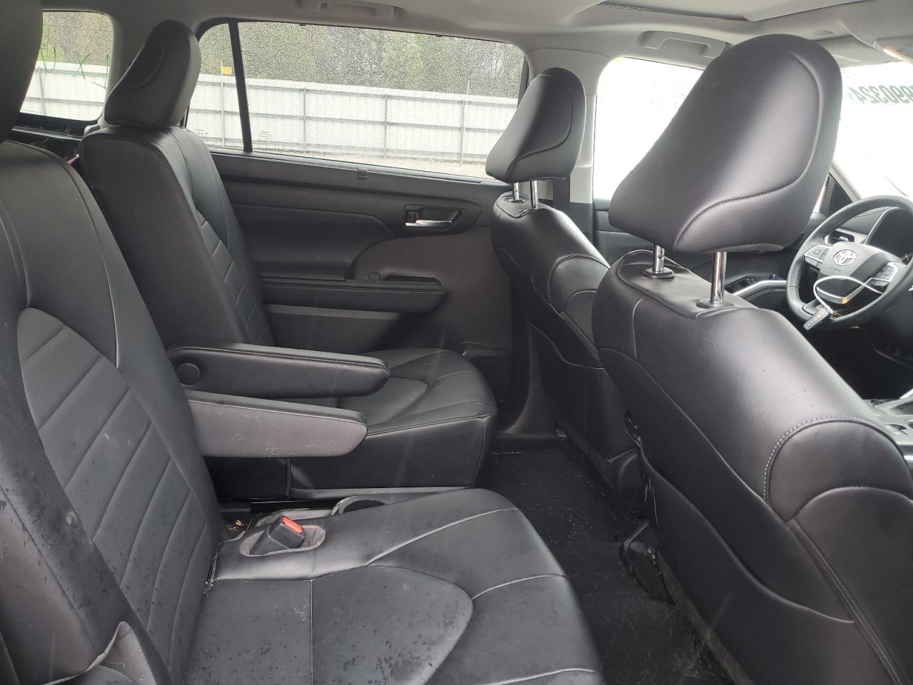 2022 TOYOTA HIGHLANDER XLE VIN:5TDGZRBH8NS586012