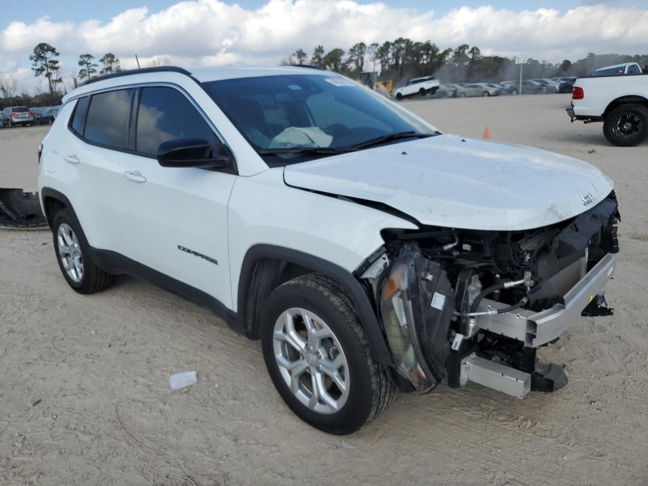 2024 JEEP COMPASS LATITUDE VIN:3C4NJDBN7RT155213