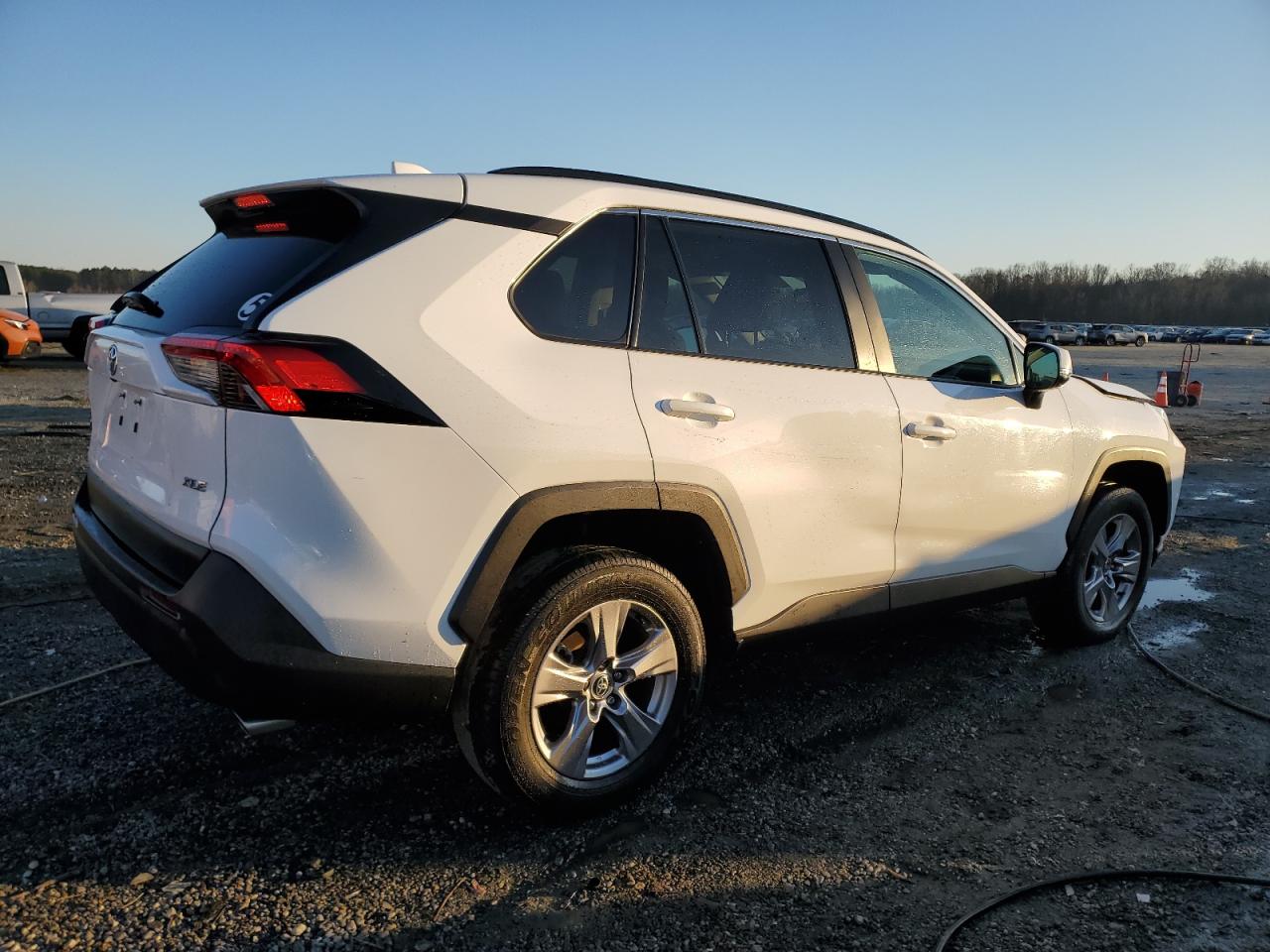 2022 TOYOTA RAV4 XLE VIN:2T3W1RFVXNC201438