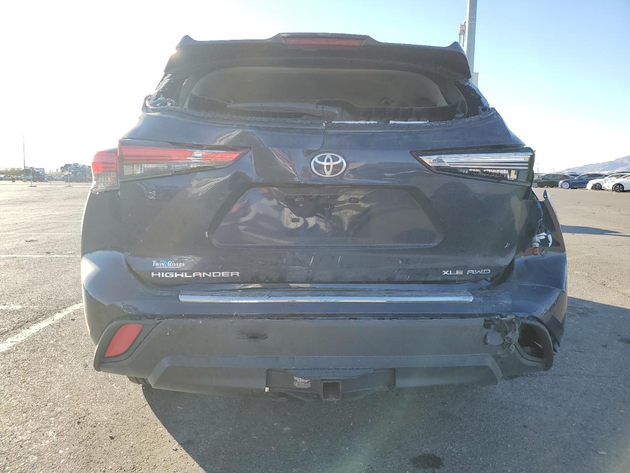 2022 TOYOTA HIGHLANDER XLE VIN:5TDGZRBH7NS570528