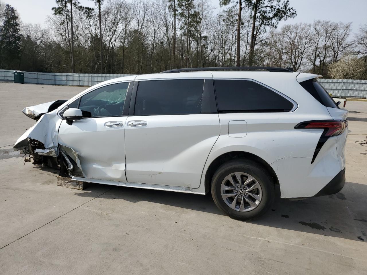 2022 TOYOTA SIENNA XLE VIN:5TDYRKEC2NS086553