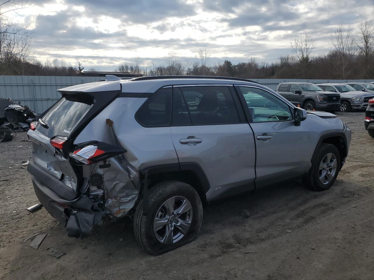 2024 TOYOTA RAV4 XLE VIN:2T3RWRFV5RW243907