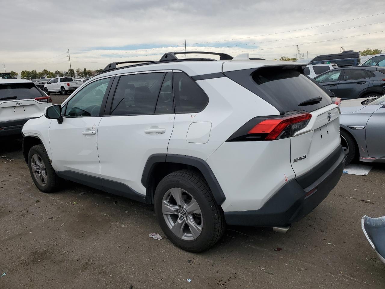 2022 TOYOTA RAV4 XLE VIN:2T3P1RFV7NW278075