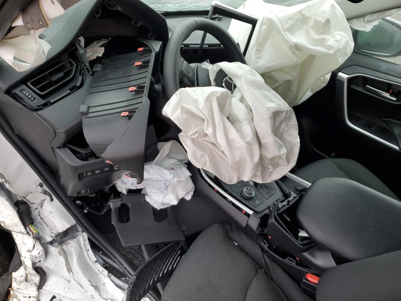 2024 TOYOTA RAV4 XLE VIN:2T3RWRFV2RW196495