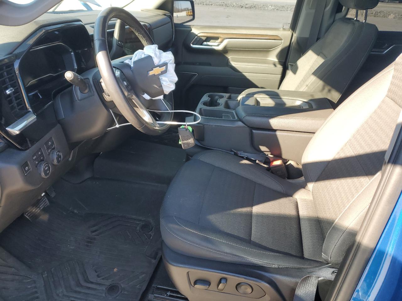 2022 CHEVROLET SILVERADO K1500 LT VIN:1GCUDDET1NZ607687