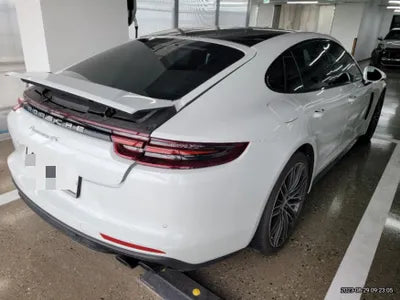 2018 Porsche Panamera VIN: