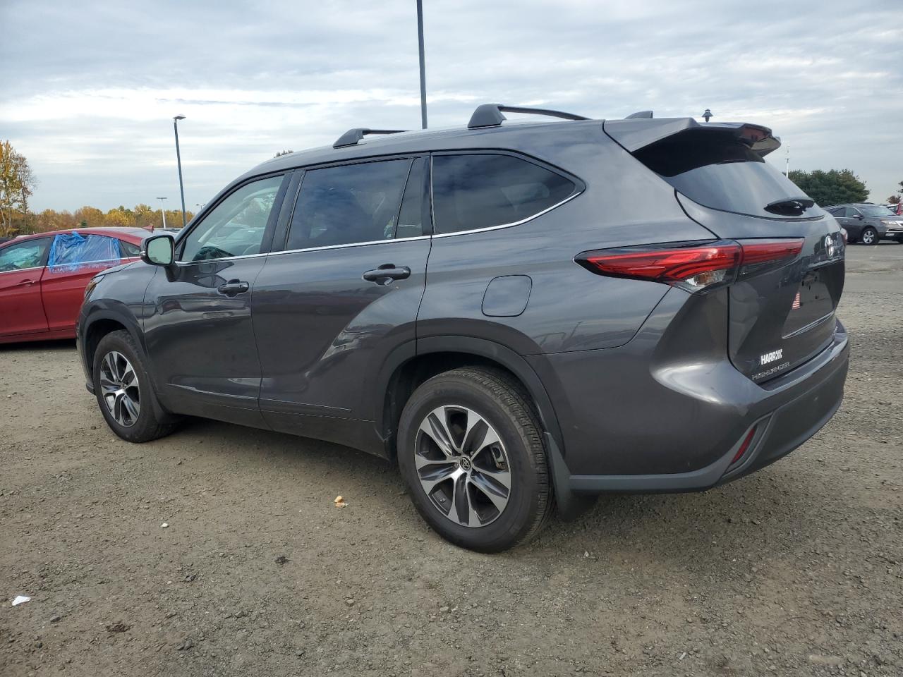 2022 TOYOTA HIGHLANDER XLE VIN:5TDGZRBH2NS230171