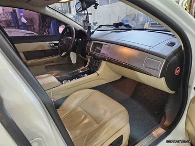 2015 Jaguar XF VIN: