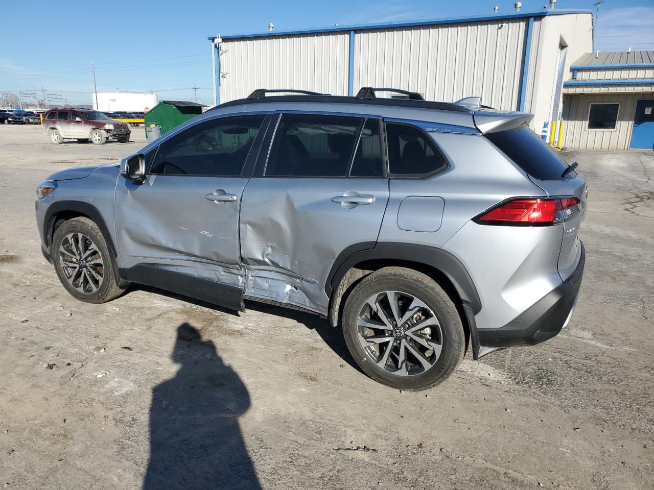 2022 TOYOTA COROLLA CROSS XLE VIN:7MUDAAAG3NV033813