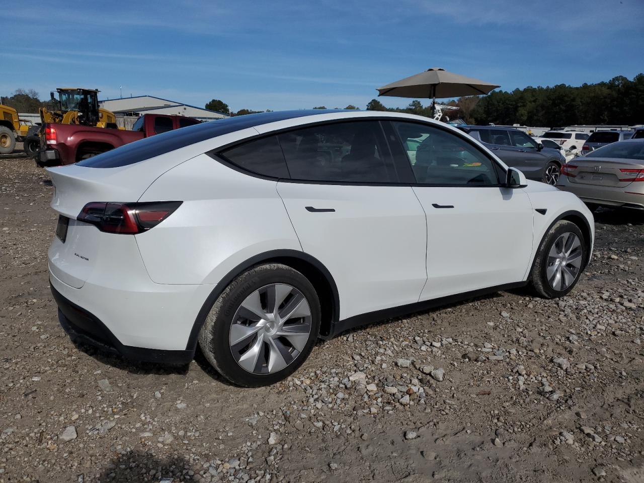 2023 TESLA MODEL Y  VIN:7SAYGAEE1PF830400