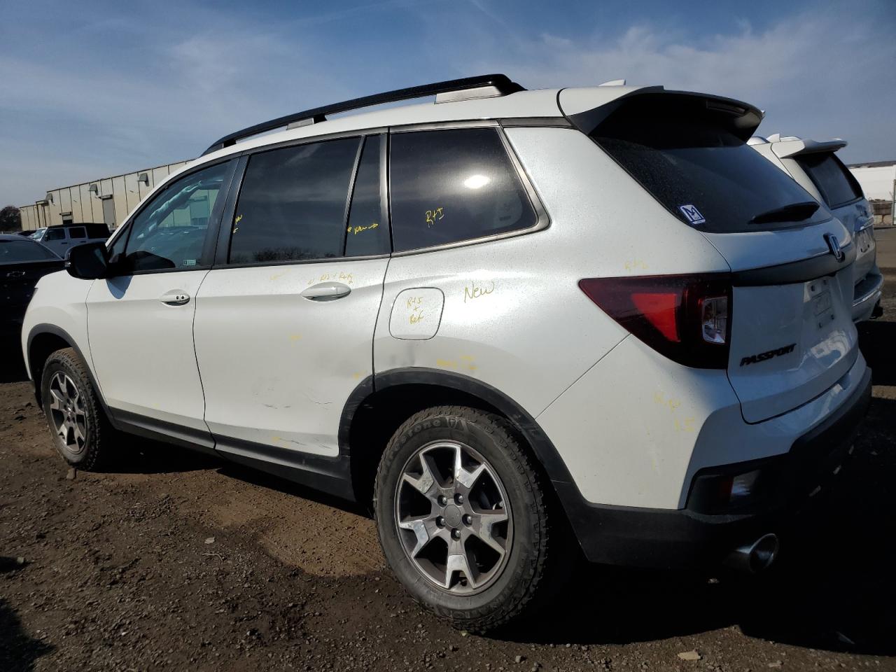 2022 HONDA PASSPORT TRAIL SPORT VIN:5FNYF8H61NB015110