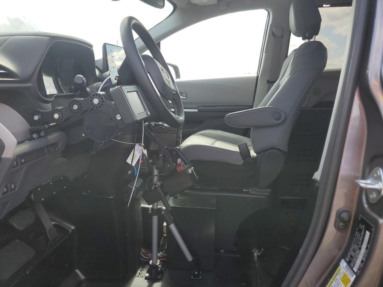 2022 TOYOTA SIENNA XLE VIN:5TDJRKEC5NS076312