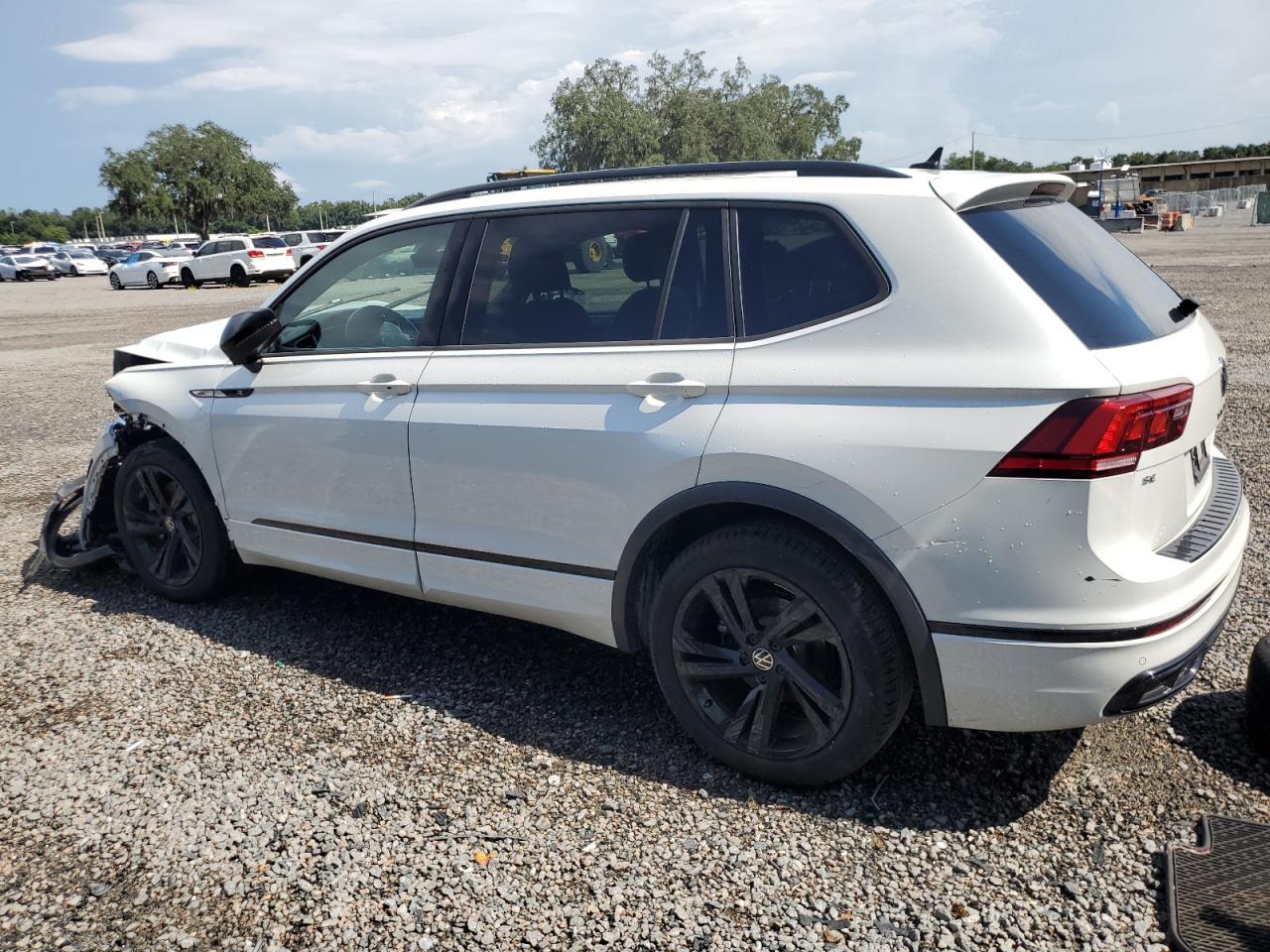 2023 VOLKSWAGEN TIGUAN SE R-LINE BLACK VIN:3VVCB7AX7PM074763