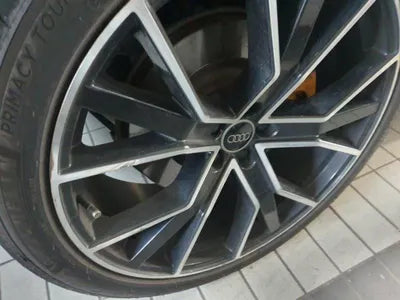 2020 Audi e-tron VIN: