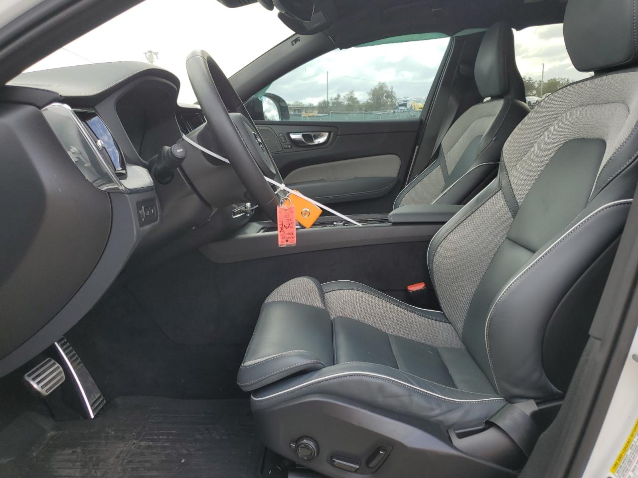 2022 VOLVO XC60 T8 RECHARGE R-DESIGN VIN:YV4H60DM5N1032035