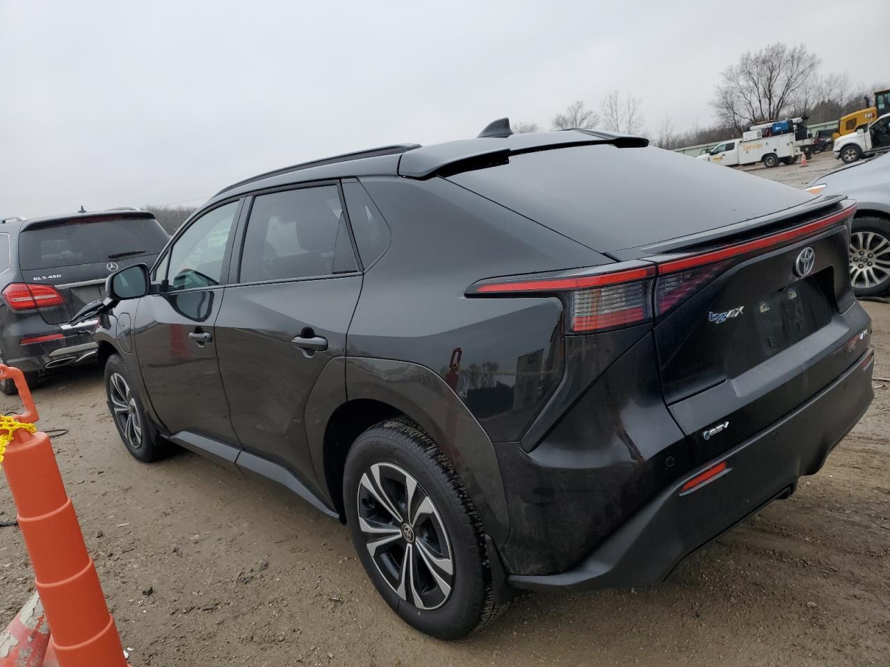 2024 TOYOTA BZ4X XLE VIN:JTMABACA1RA054942