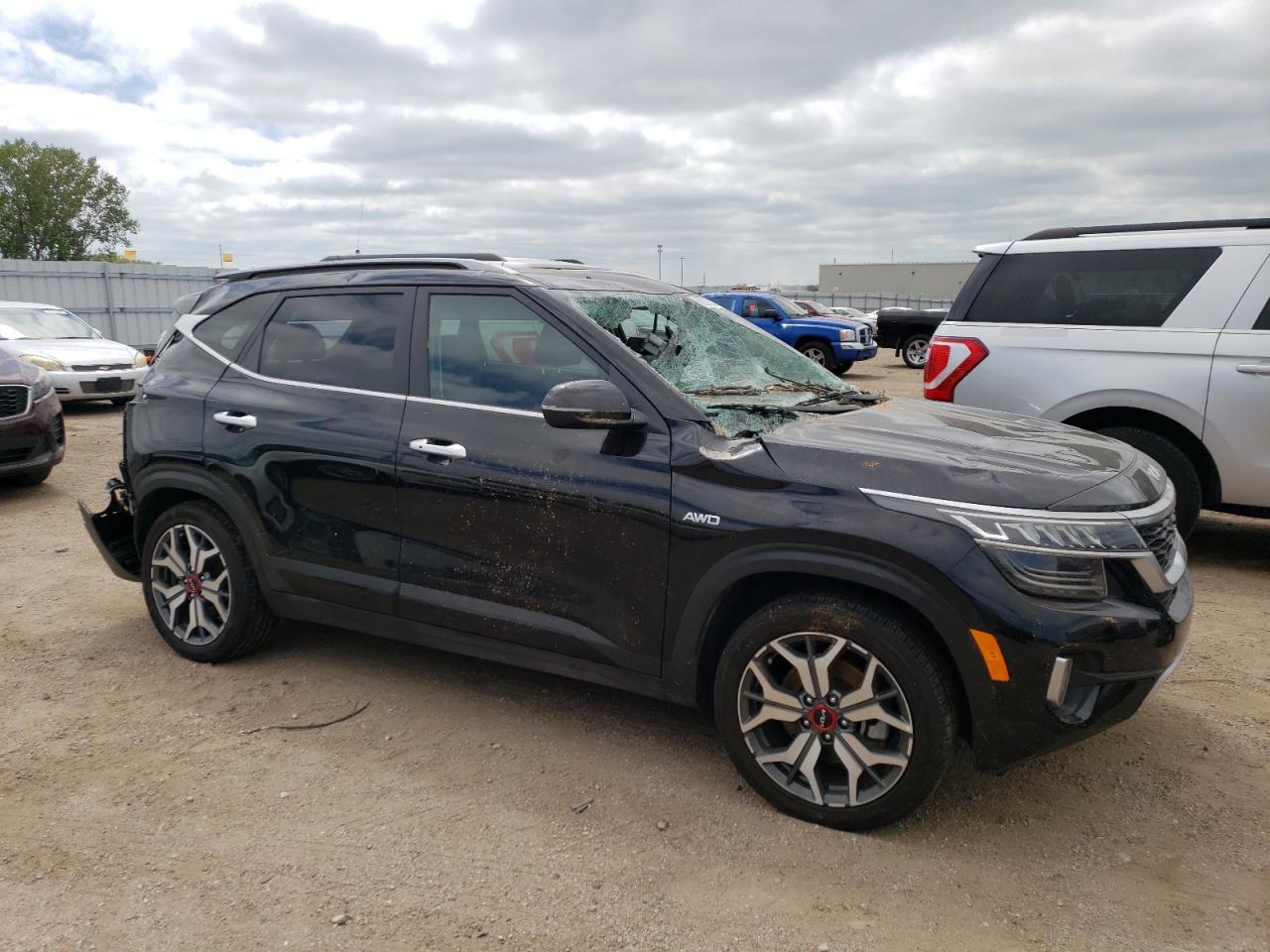 2023 KIA SELTOS SX VIN:KNDETCA25P7383773