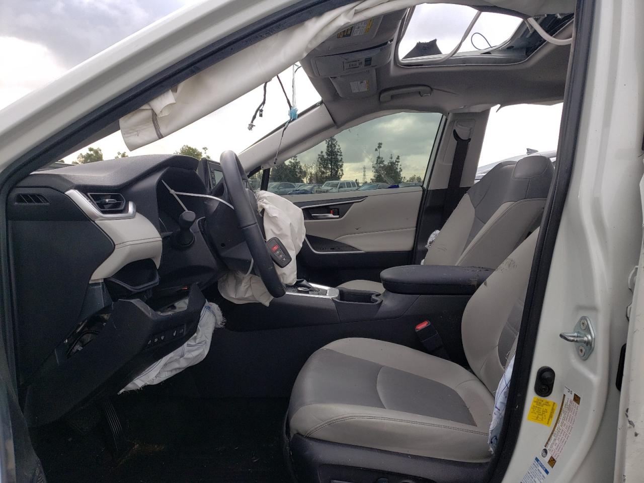 2022 TOYOTA RAV4 XLE PREMIUM VIN:JTMB6RFV1ND527611