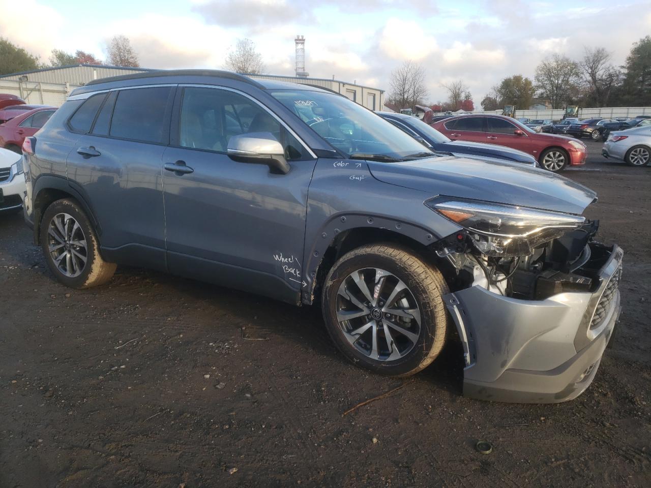 2022 TOYOTA COROLLA CROSS XLE VIN:7MUDAABG3NV040209