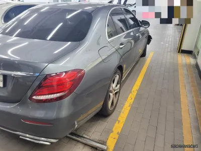 2016 Mercedes-Benz E 220 VIN: