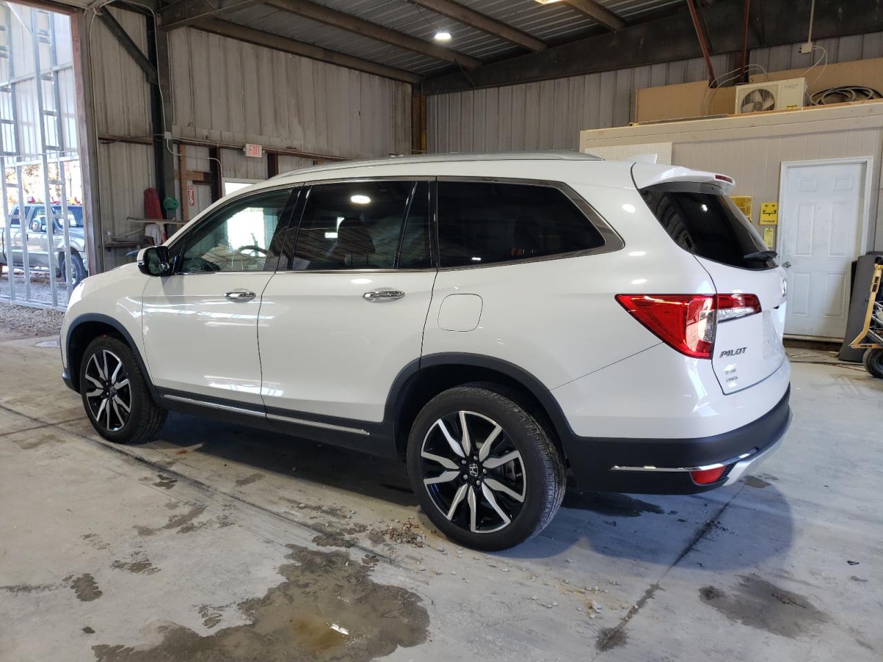 2022 HONDA PILOT TOURING VIN:5FNYF6H62NB018442
