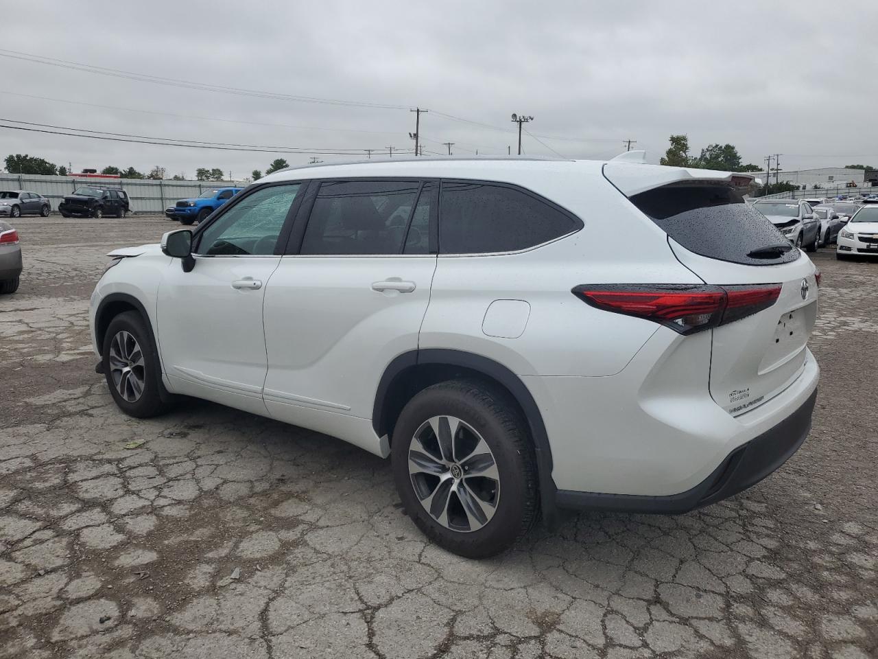 2022 TOYOTA HIGHLANDER XLE VIN:5TDHZRBH7NS235919