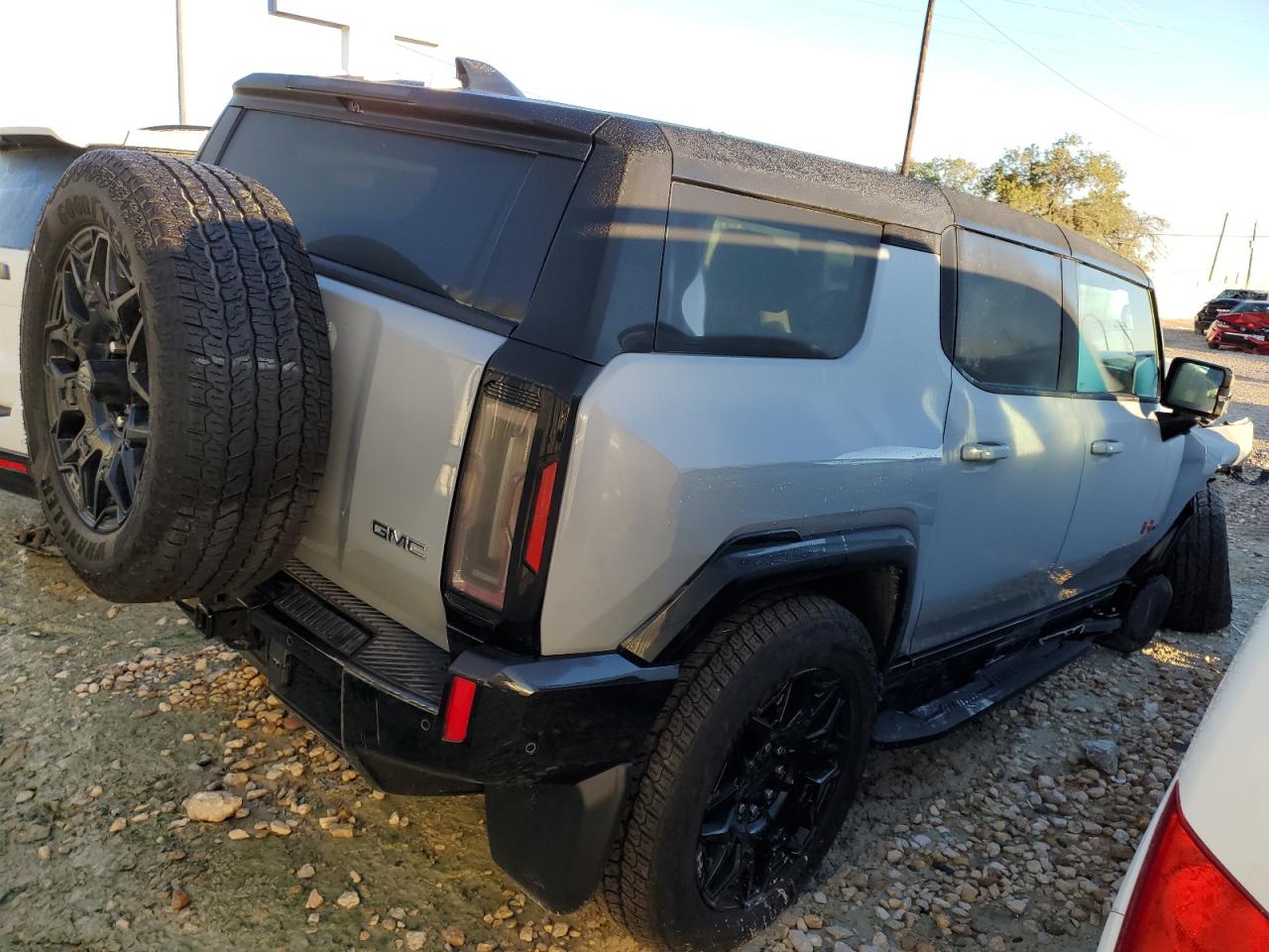 2024 GMC HUMMER SUV 2X VIN:1GKB0NDE3RU110966