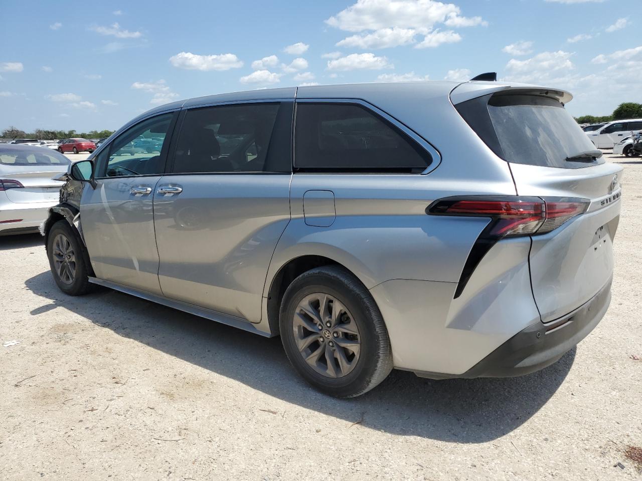 2022 TOYOTA SIENNA XLE VIN:5TDYRKEC4NS126745