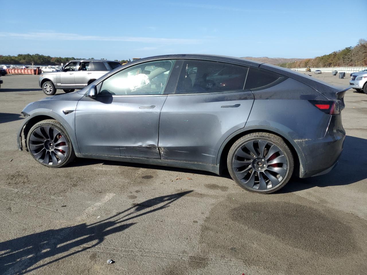 2022 TESLA MODEL Y  VIN:7SAYGDEF5NF338301