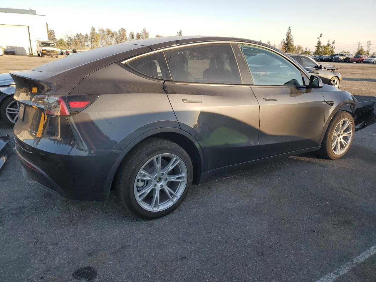 2024 TESLA MODEL Y  VIN:7SAYGDEE1RF002710