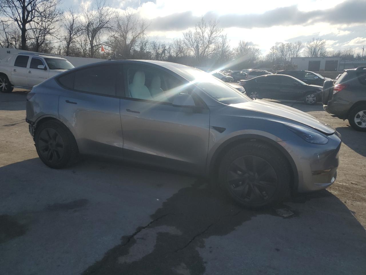 2024 TESLA MODEL Y  VIN:7SAYGAEE4RF210742