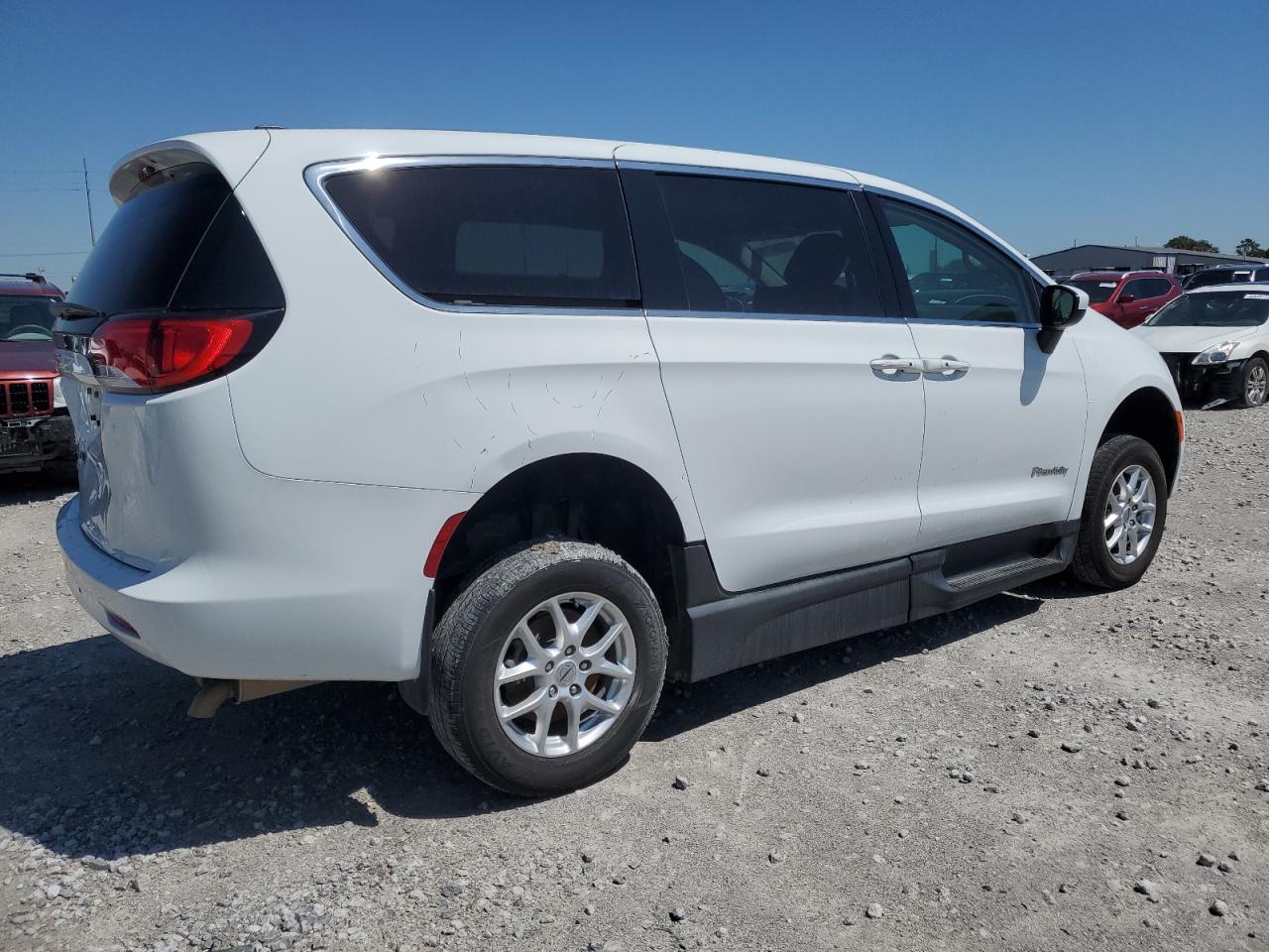 2022 CHRYSLER VOYAGER LX VIN:1C4NJRCBXED546471