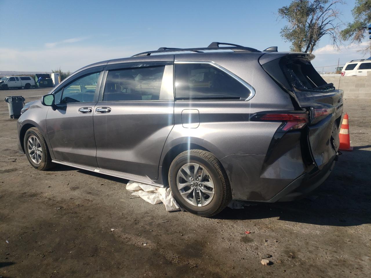 2022 TOYOTA SIENNA XLE VIN:5TDYRKEC6NS087673
