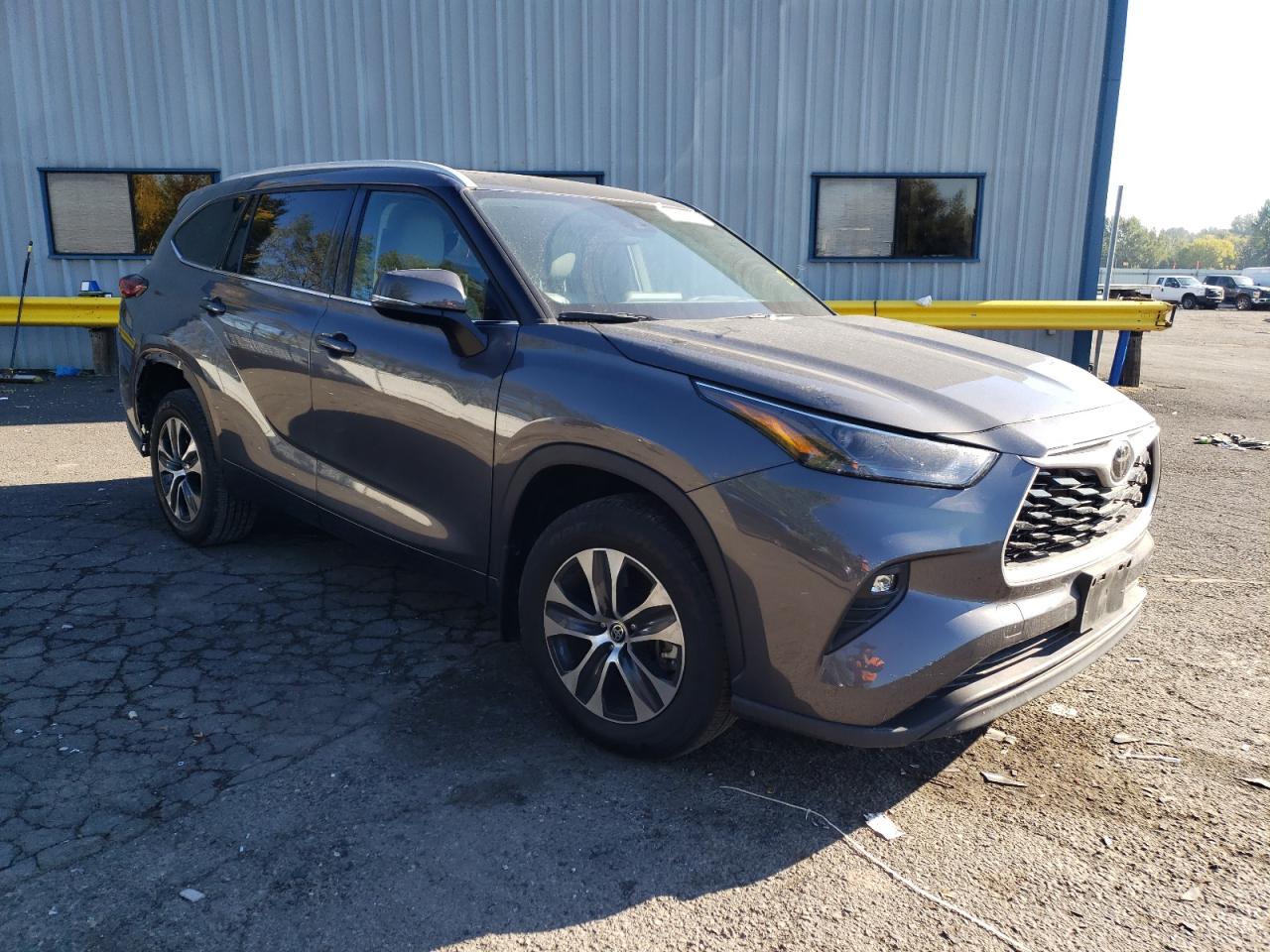 2022 TOYOTA HIGHLANDER XLE VIN:5TDHZRBH3NS571017