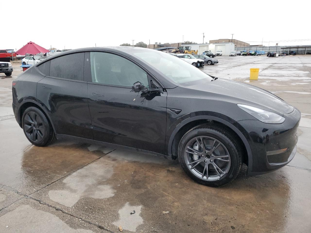 2024 TESLA MODEL Y  VIN:7SAYGDED0RA316532