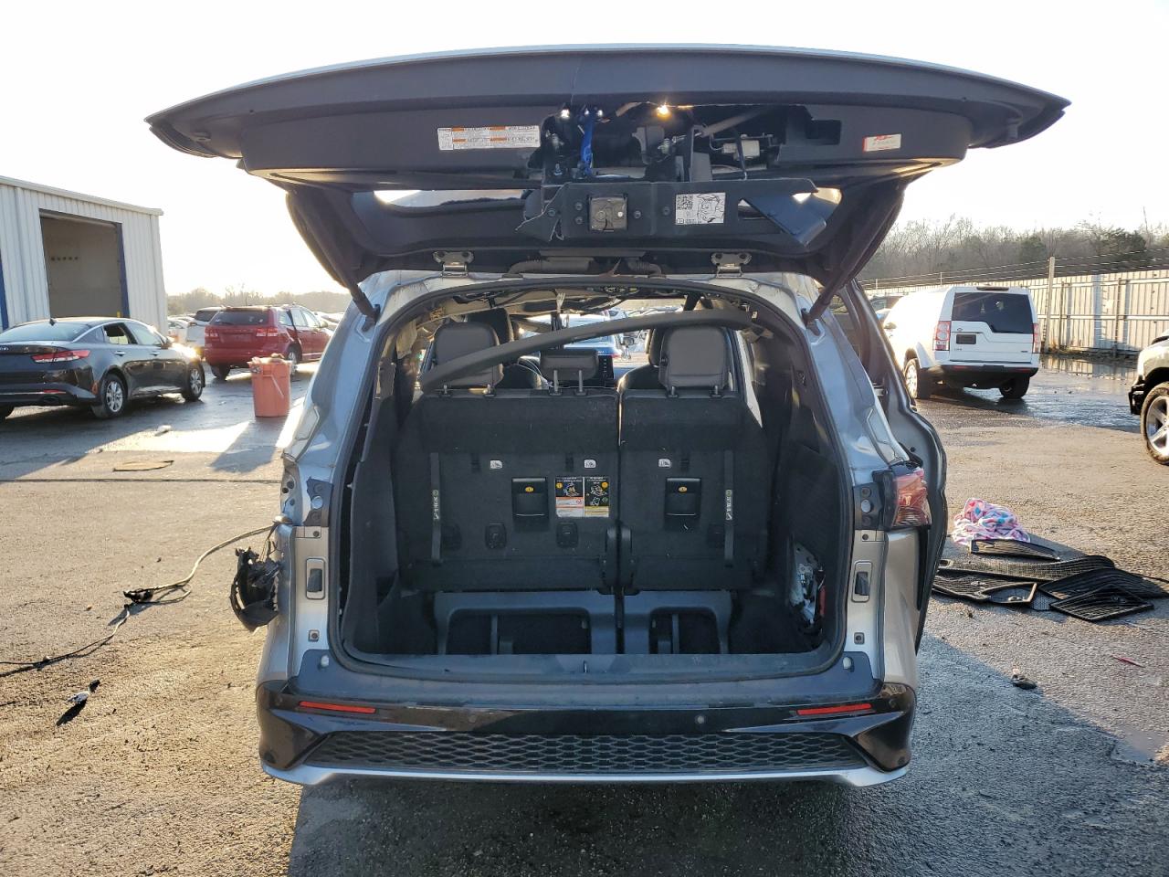 2023 TOYOTA SIENNA XSE VIN:5TDXRKEC4PS164846