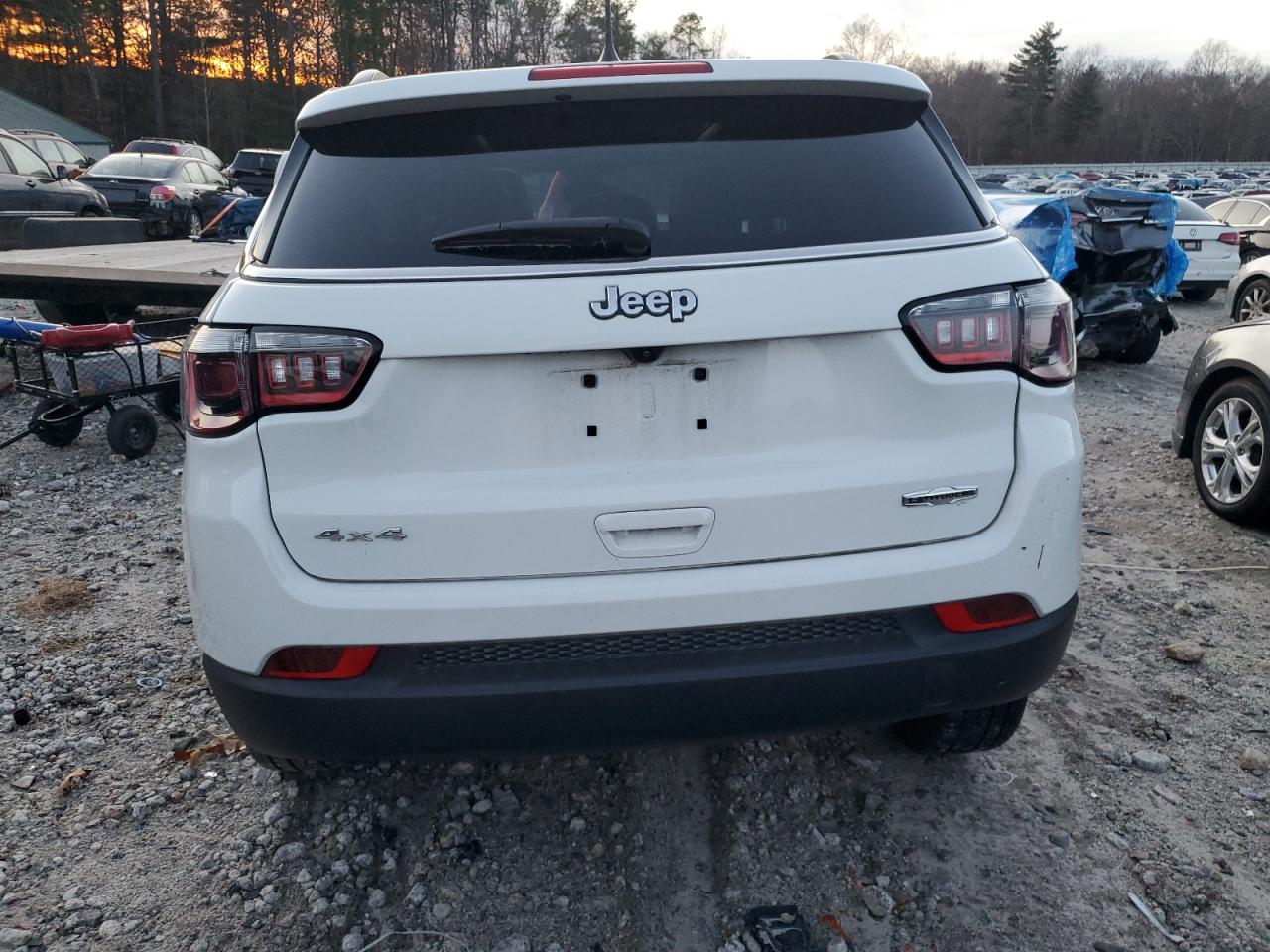 2022 JEEP COMPASS LATITUDE LUX VIN:3C4NJDFB8NT211427