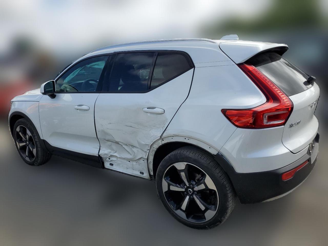 2022 VOLVO XC40 T5 MOMENTUM VIN:YV4162UK2N2720189