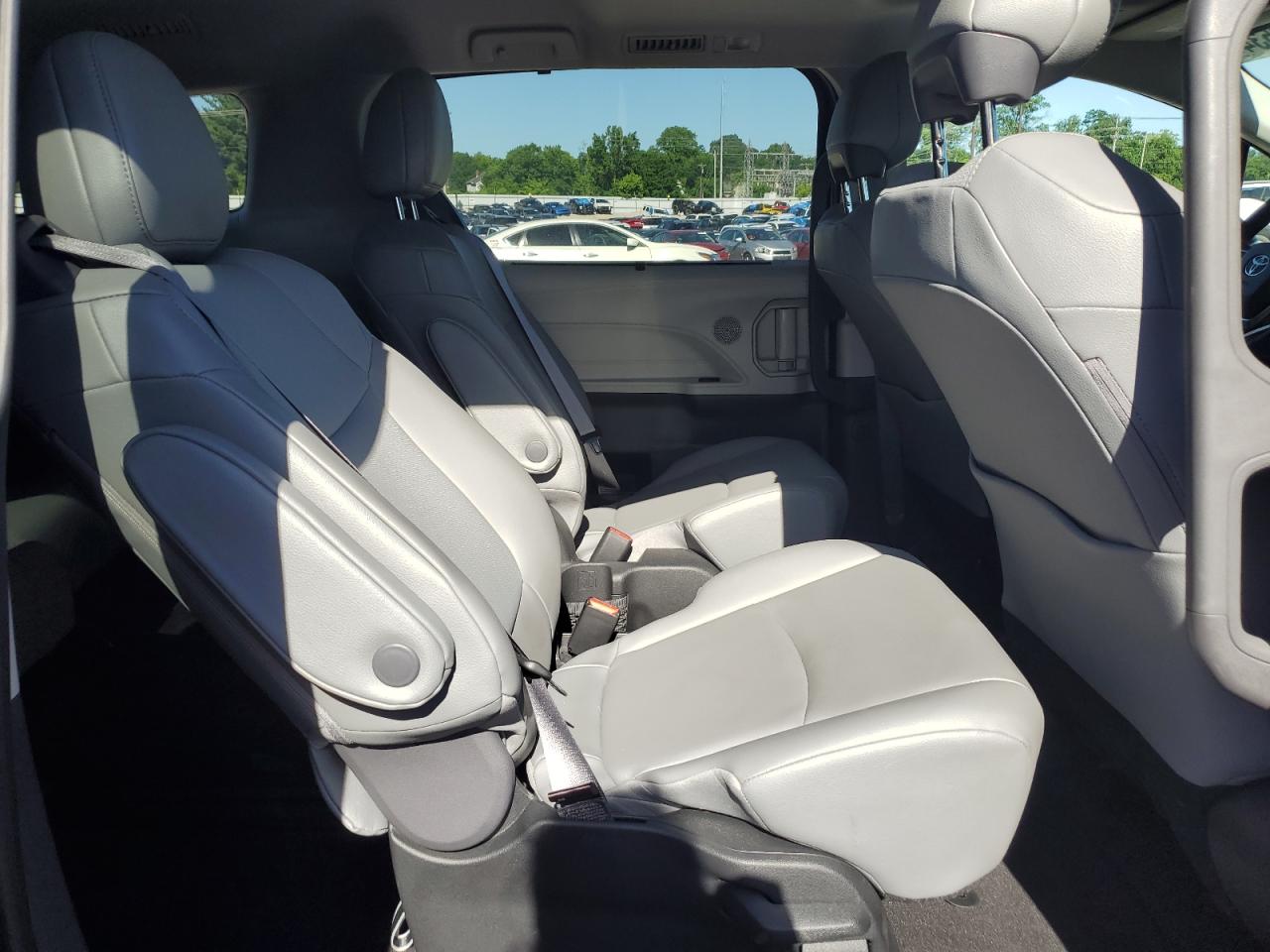 2022 TOYOTA SIENNA XLE VIN:5TDYRKEC2NS076072