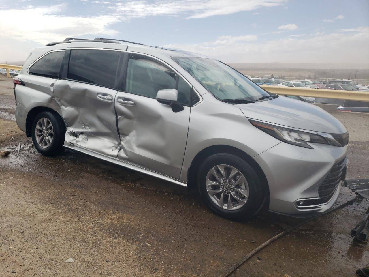 2022 TOYOTA SIENNA XLE VIN:5TDJSKFC9NS046278