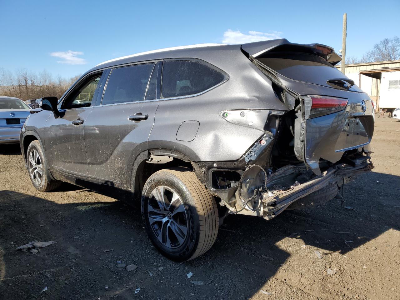 2022 TOYOTA HIGHLANDER XLE VIN:5TDHZRBH1NS582470