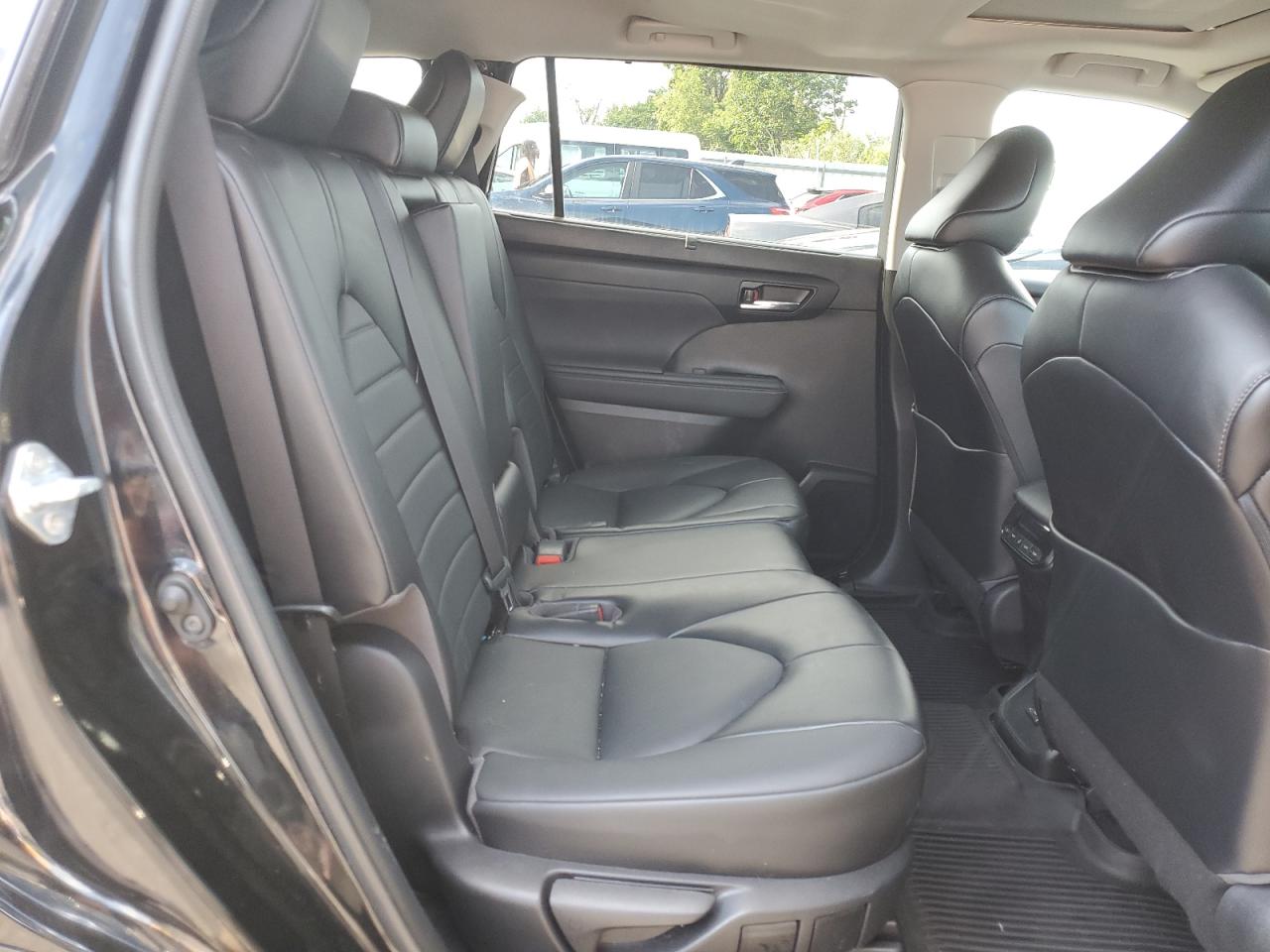 2022 TOYOTA HIGHLANDER XLE VIN:5TDHZRBH4NS581877