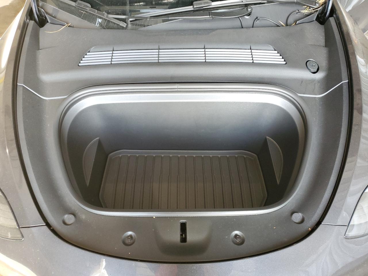 2024 TESLA MODEL Y  VIN:7SAYGDEF9RA281040