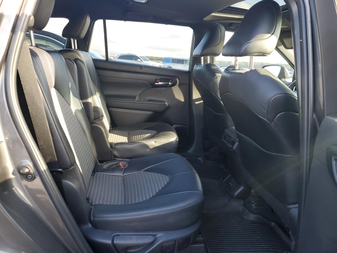 2022 TOYOTA HIGHLANDER XSE VIN:5TDLZRBH6NS237106